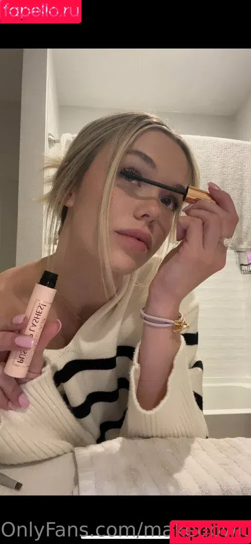 makeupwithmeredithh / meredithduxbury Onlyfans Photo Gallery 