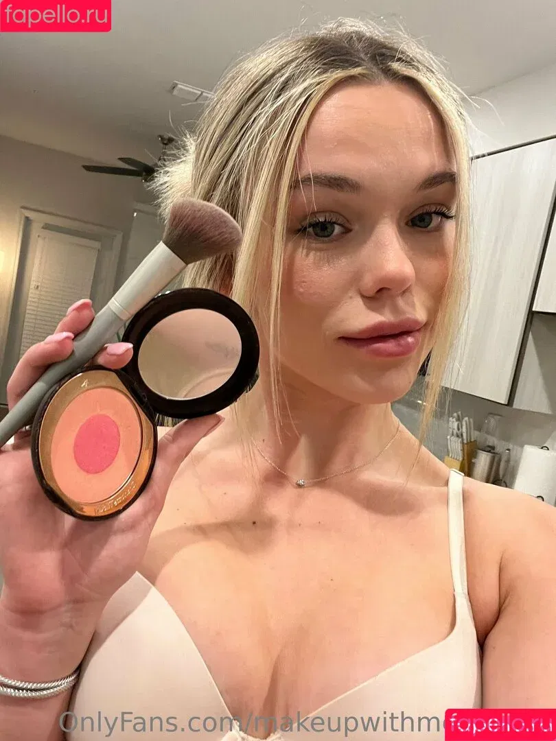 makeupwithmeredithh / meredithduxbury Onlyfans Photo Gallery 