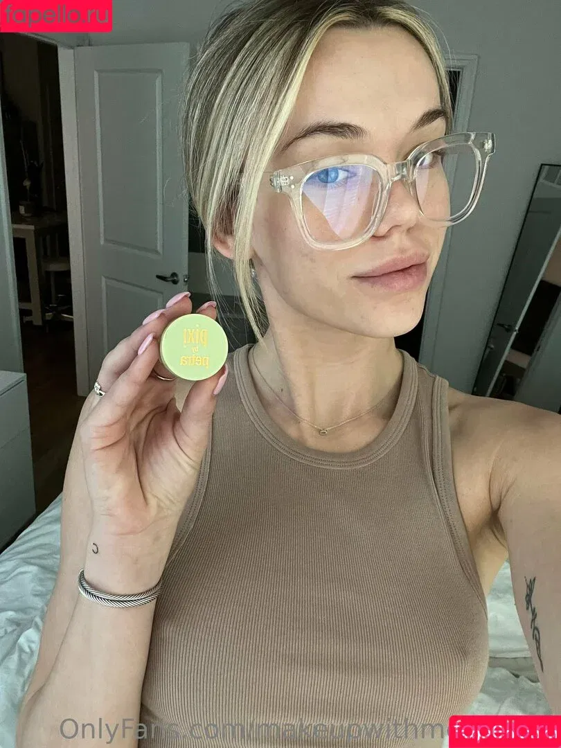 makeupwithmeredithh / meredithduxbury Onlyfans Photo Gallery 