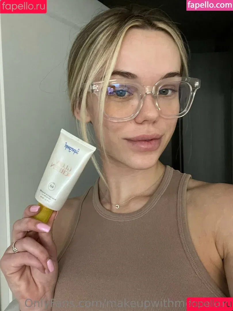 makeupwithmeredithh / meredithduxbury Onlyfans Photo Gallery 