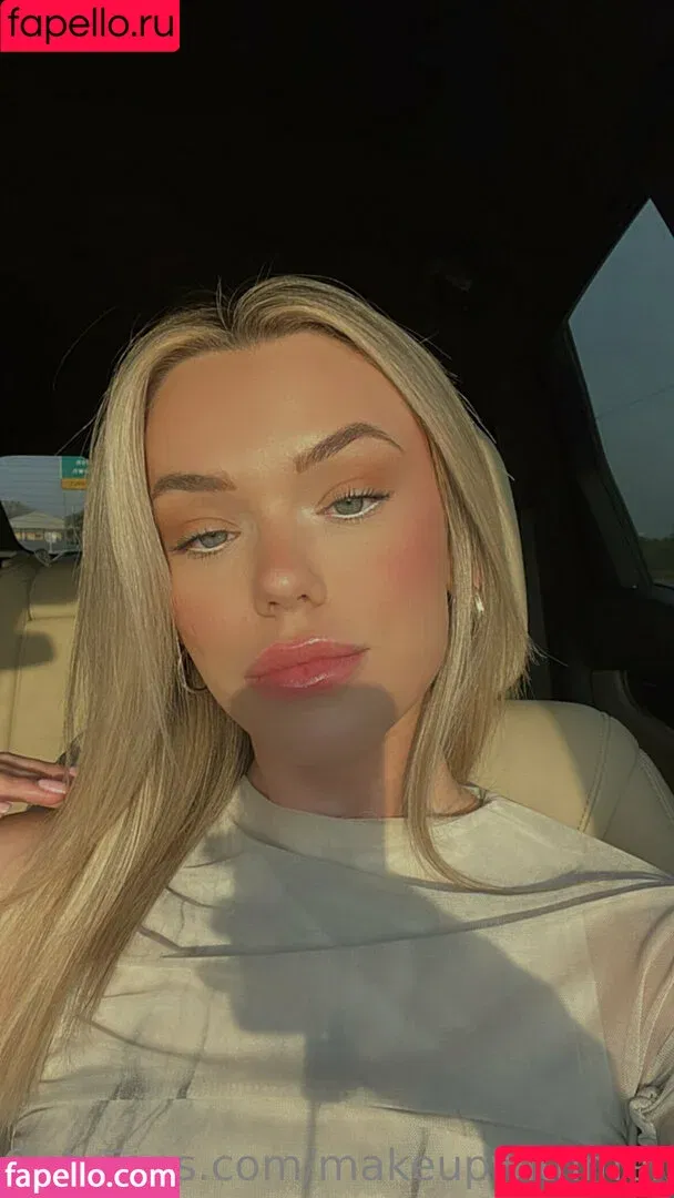 makeupwithmeredithh / meredithduxbury Onlyfans Photo Gallery 