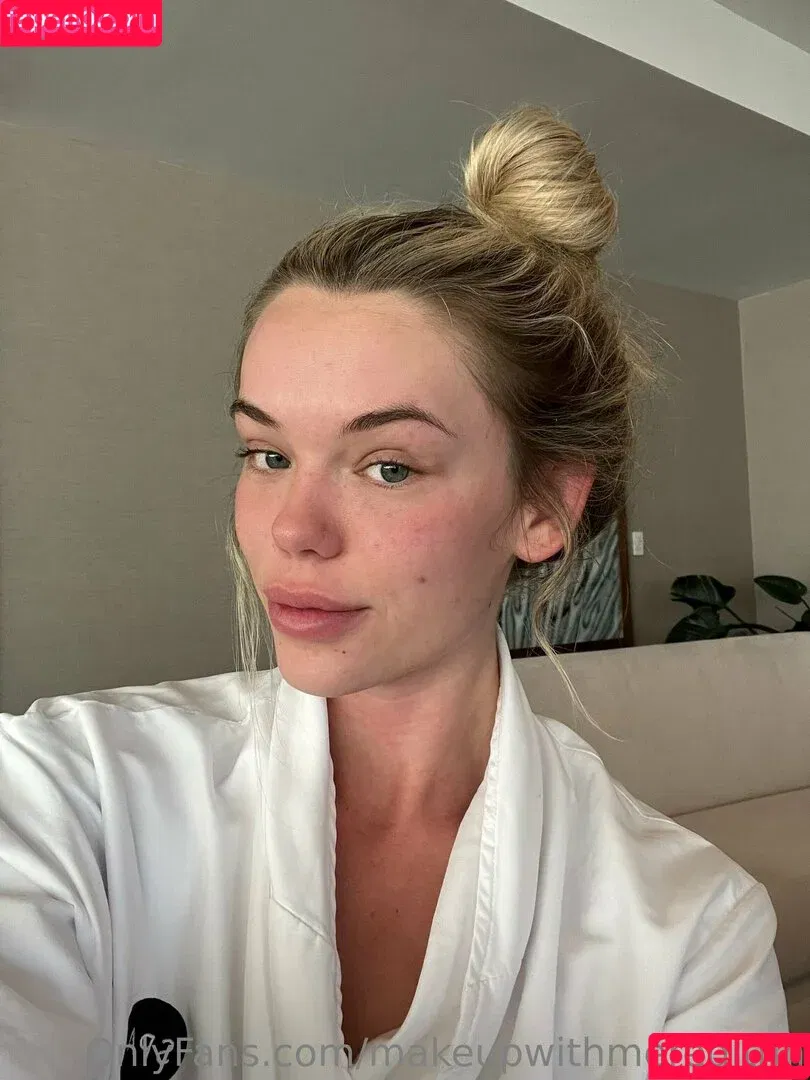 makeupwithmeredithh / meredithduxbury Onlyfans Photo Gallery 