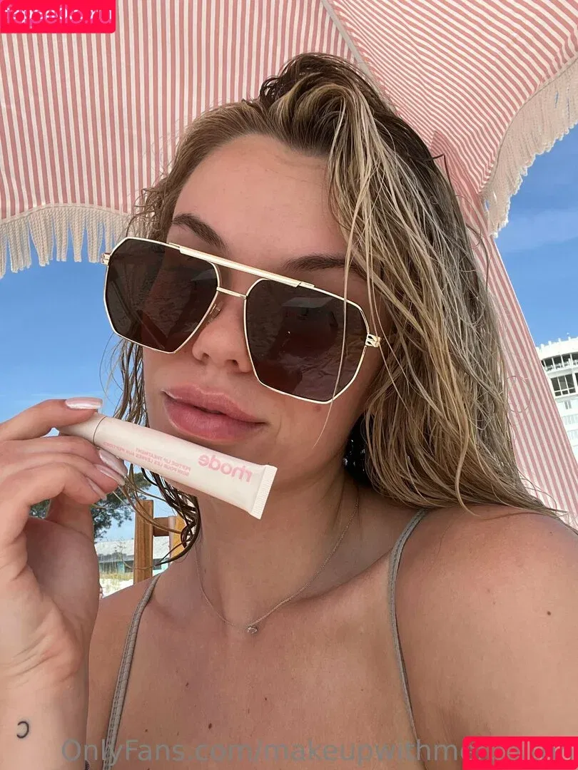 makeupwithmeredithh / meredithduxbury Onlyfans Photo Gallery 