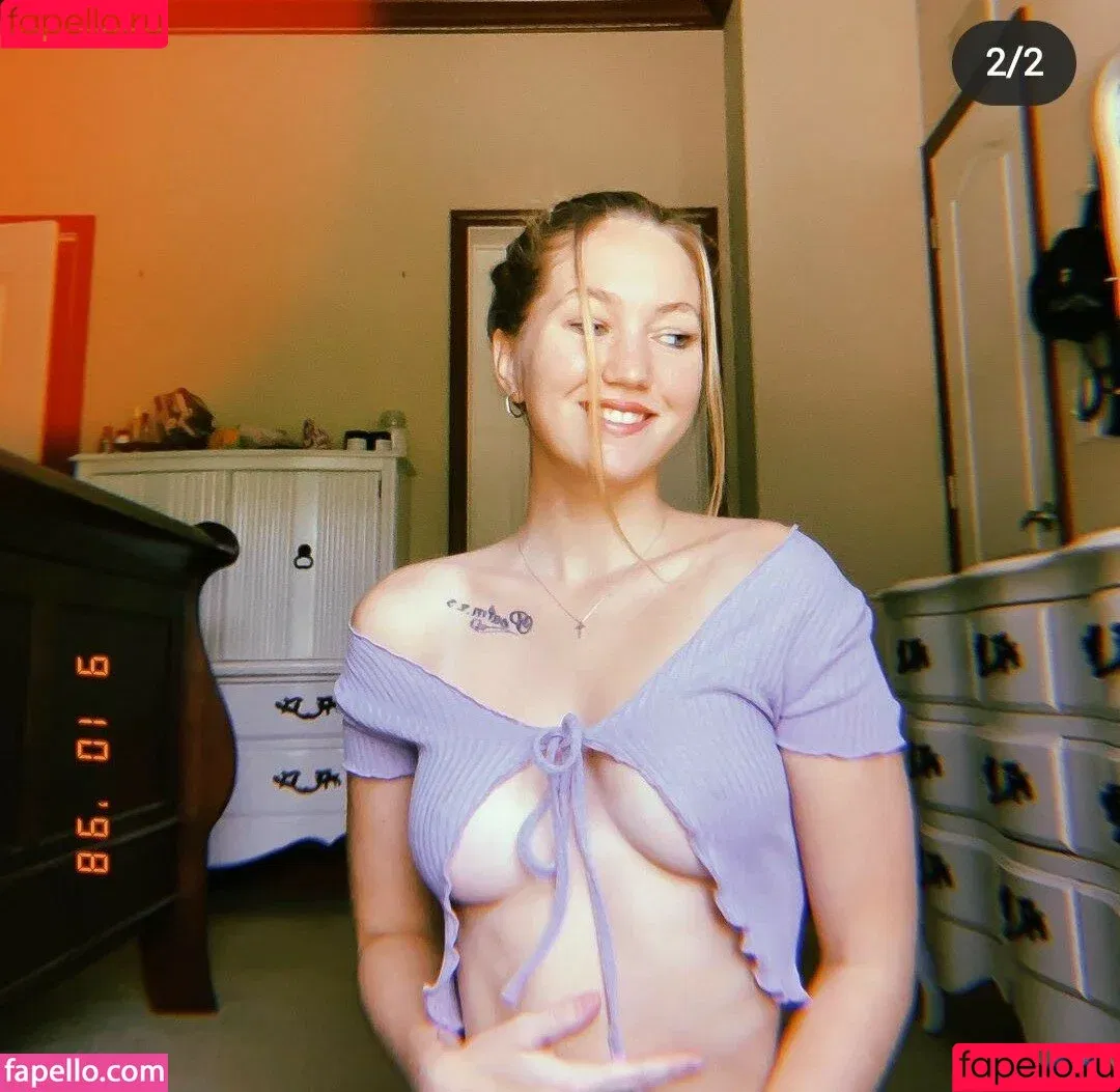 patricia.absinthe / sincerely_sammi / youronlyabsinthe Onlyfans Photo Gallery 