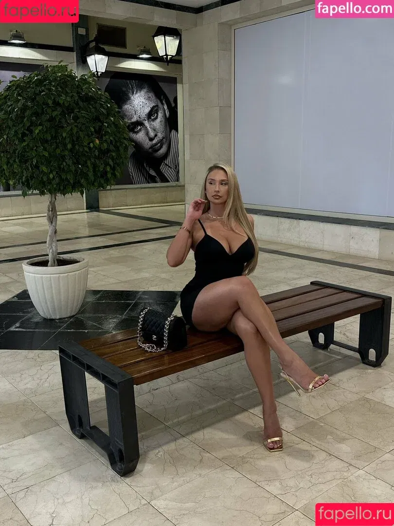 onlysimonafans / simonaaaab Onlyfans Photo Gallery 