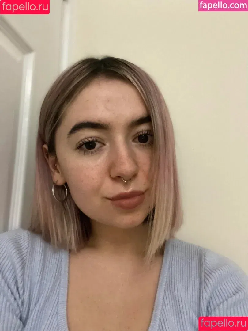 Princessemily18 Onlyfans Photo Gallery 