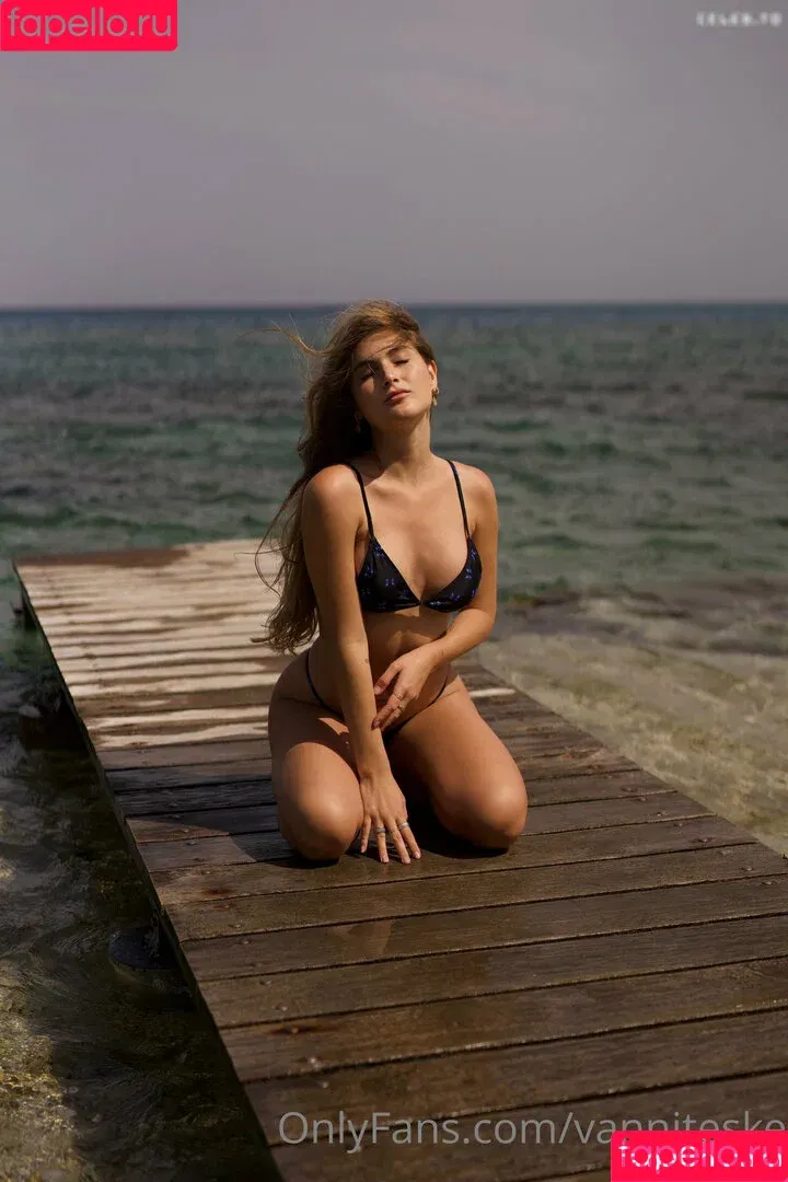 Vanessa Teske / vanniteske Onlyfans Photo Gallery 
