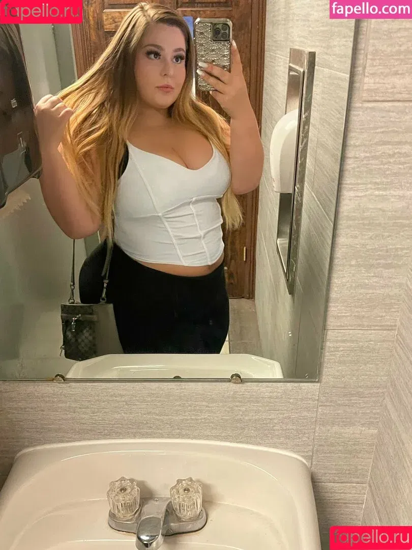 Dani Marie / Danielle Marie / Kylie Marie / dani._marie / danimarie1928 / kyliemarie1928 / kymarie1928 Onlyfans Photo Gallery 