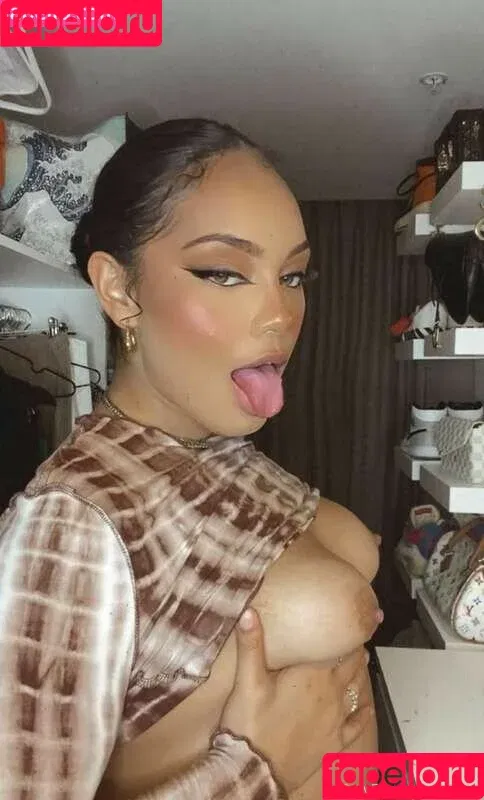 Maiana Kerr / maianakerr / mamimk Onlyfans Photo Gallery 