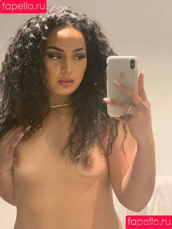 Maiana Kerr / maianakerr / mamimk Onlyfans Photo Gallery 