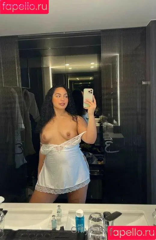 Maiana Kerr / maianakerr / mamimk Onlyfans Photo Gallery 