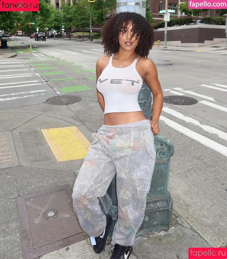 ashabivinss / ashafucks / ashawrld / fleivinha Onlyfans Photo Gallery 