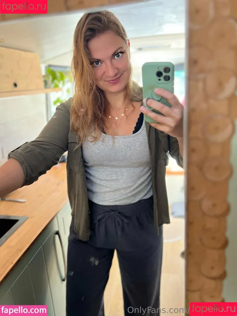 leonieslust / leoniewildandfree Onlyfans Photo Gallery 