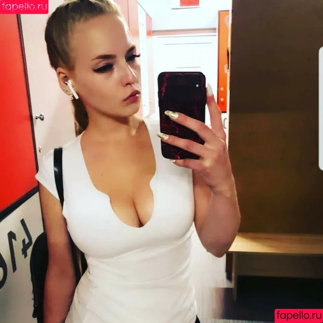 Oksana Neveselaya / o_neveselaya / ok_neveselaya / theoksanarose Onlyfans Photo Gallery 