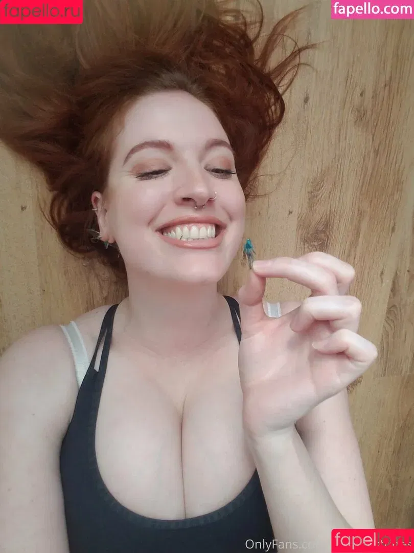 giantessgingerofficial / reallifebecky Onlyfans Photo Gallery 