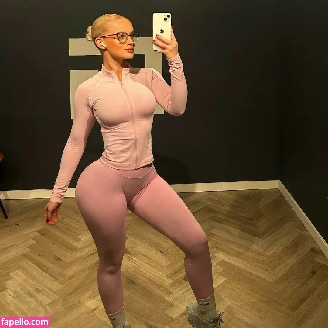 Lucycombe Onlyfans Photo Gallery 