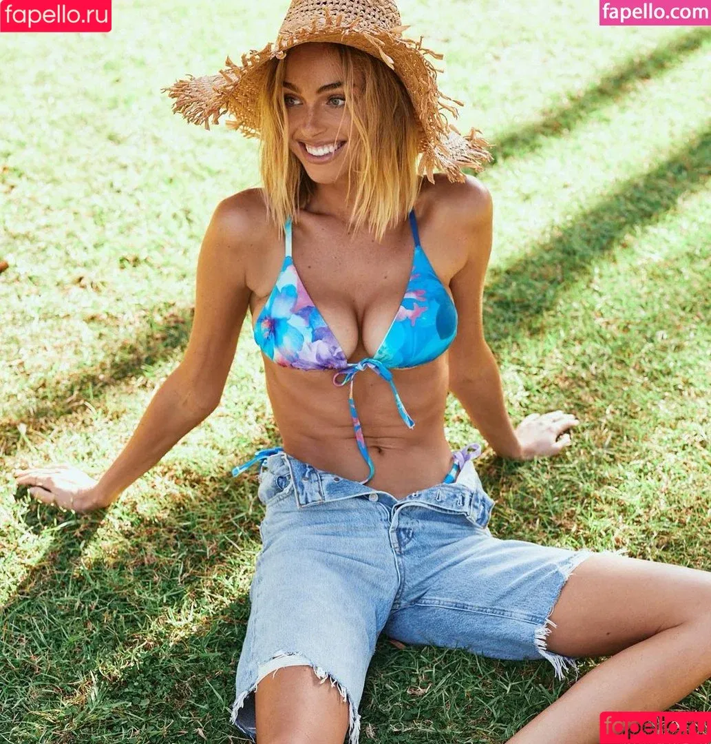 Elizabeth Turner / elizTurner92 / elizabethcturner Onlyfans Photo Gallery 