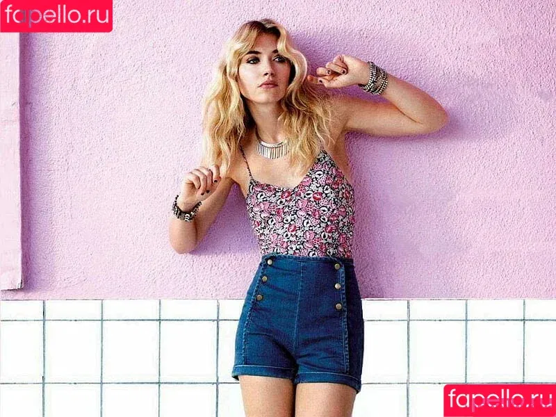 Imogen Poots / impoots Onlyfans Photo Gallery 