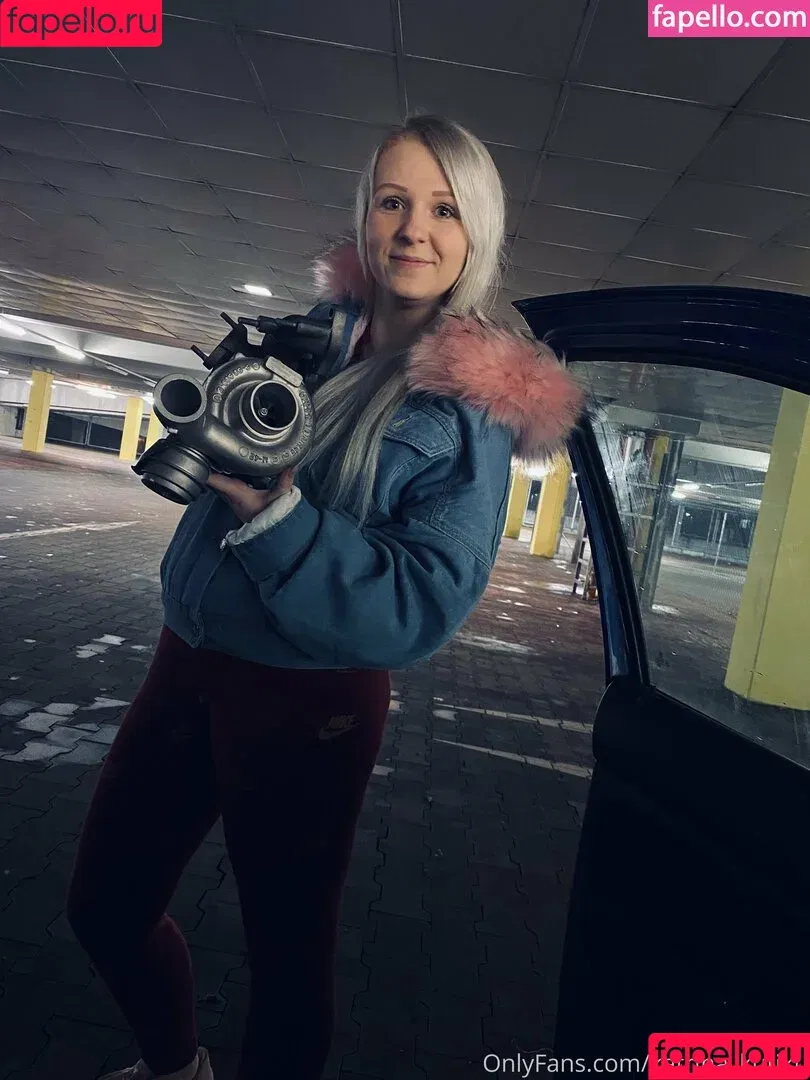 katerina_routova / katrina_kutiku Onlyfans Photo Gallery 