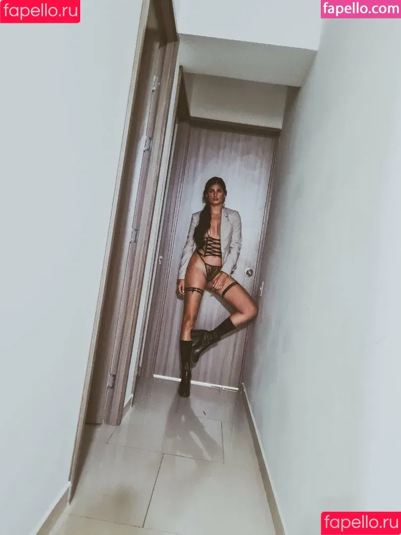 Holly Shit / Holly08sh_t / Hollyshit_ / the_baums Onlyfans Photo Gallery 