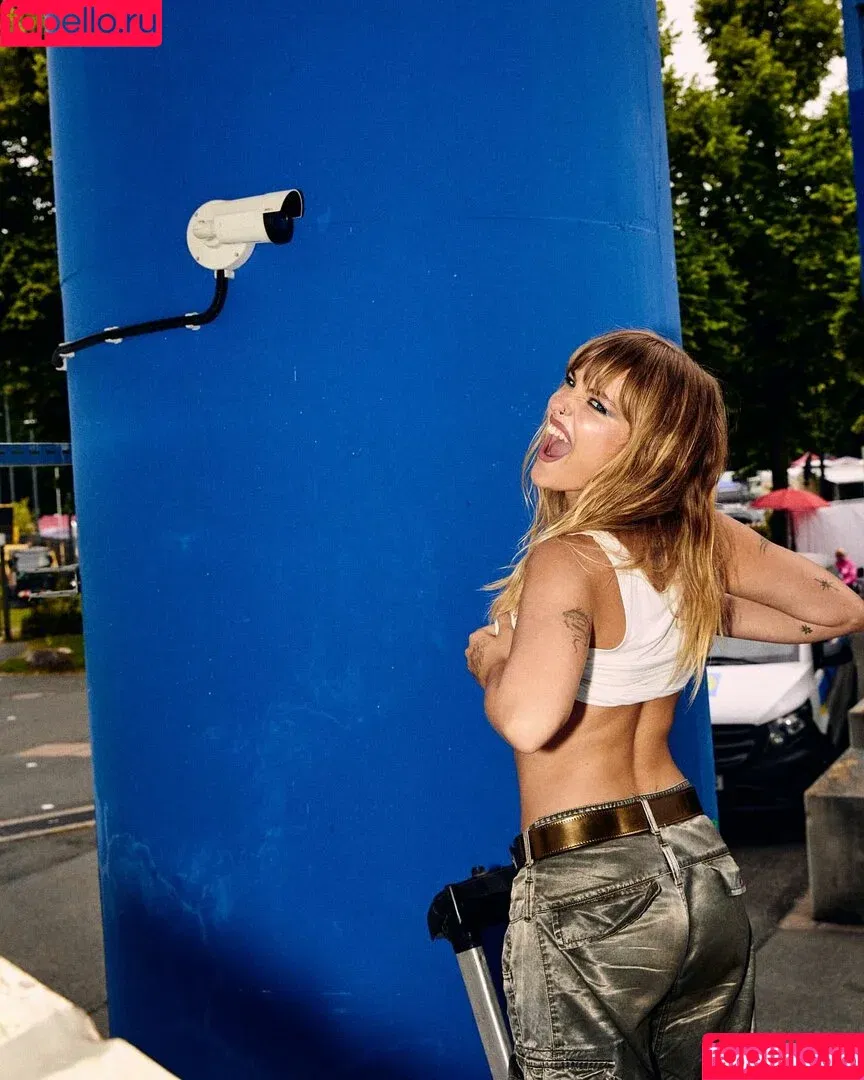 Maneskin bassist / Victoria De Angelis / vicdeangelis Onlyfans Photo Gallery 