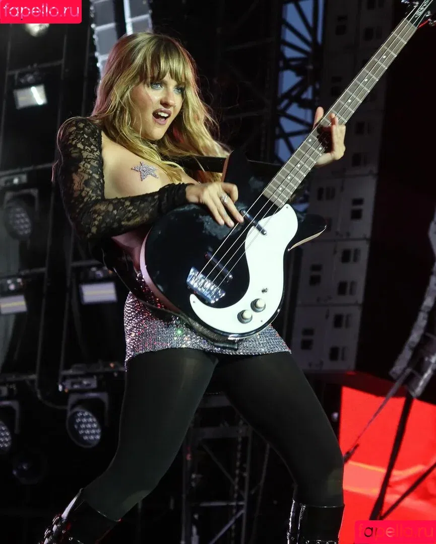 Maneskin bassist / Victoria De Angelis / vicdeangelis Onlyfans Photo Gallery 