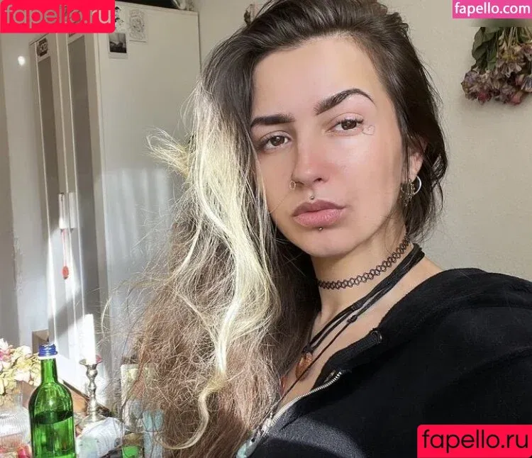 w_e_e_d_e_v_i_l_e_o / weedaria Onlyfans Photo Gallery 