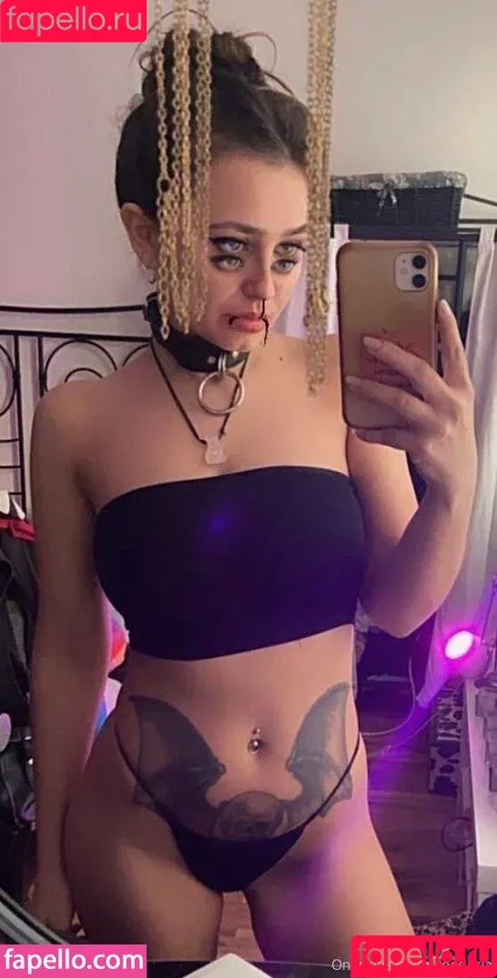 w_e_e_d_e_v_i_l_e_o / weedaria Onlyfans Photo Gallery 