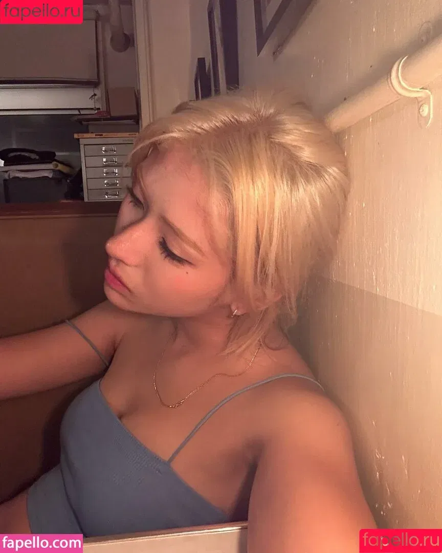 Ninon / Ninonekw / magdalenaninon Onlyfans Photo Gallery 