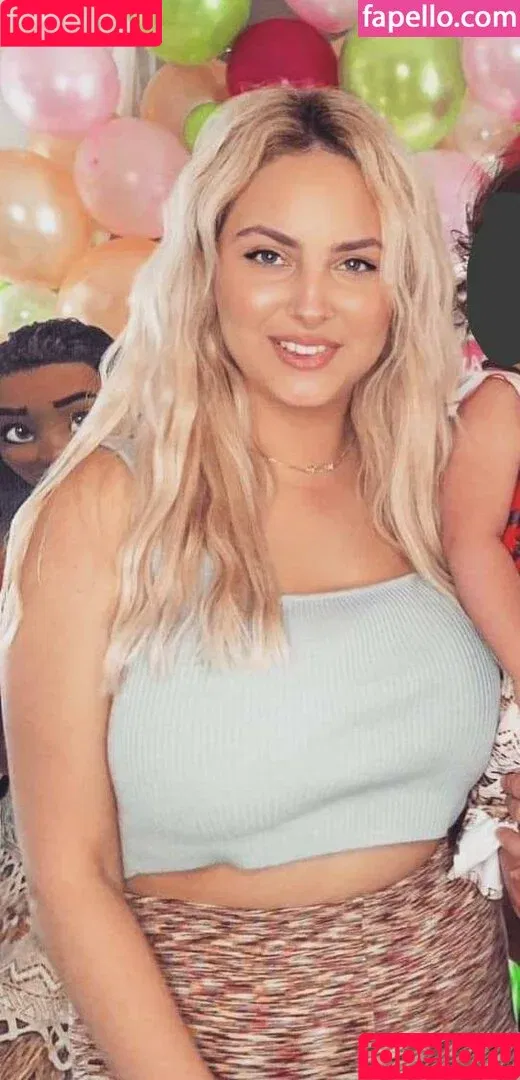 Rachel Elizabeth / rachelelizabethfans / rachlizzzy Onlyfans Photo Gallery 