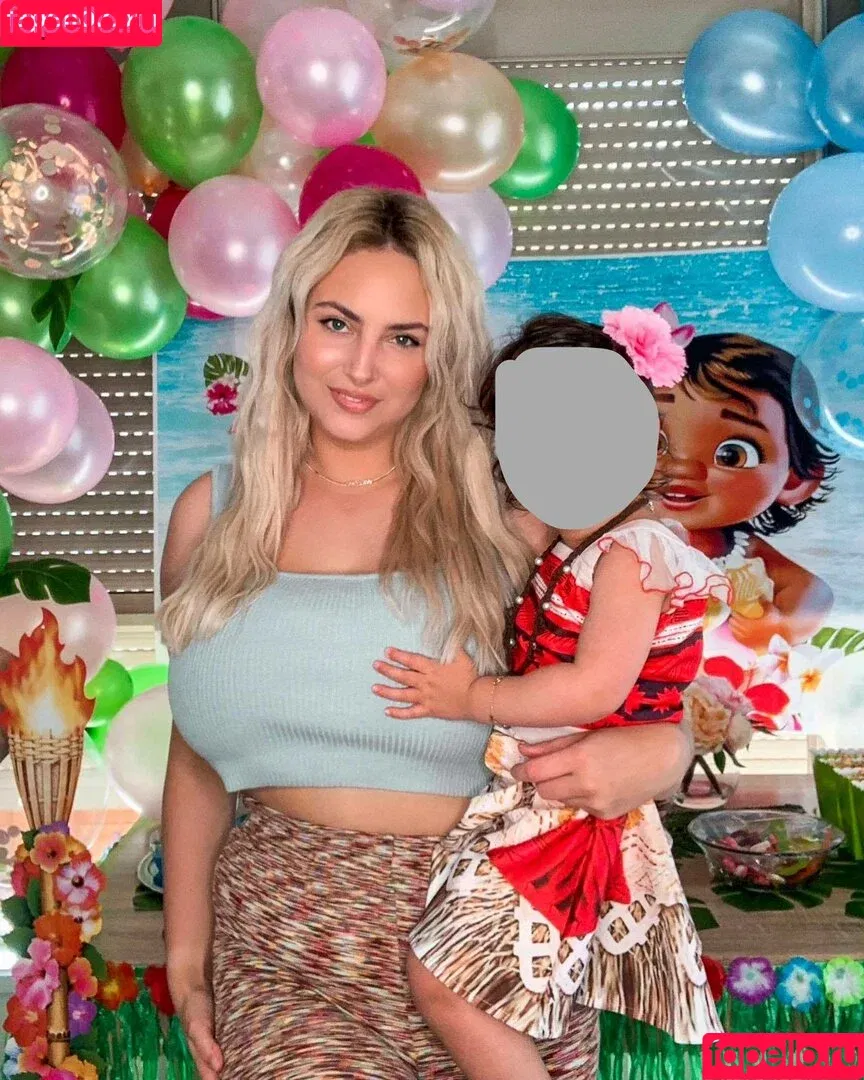 Rachel Elizabeth / rachelelizabethfans / rachlizzzy Onlyfans Photo Gallery 