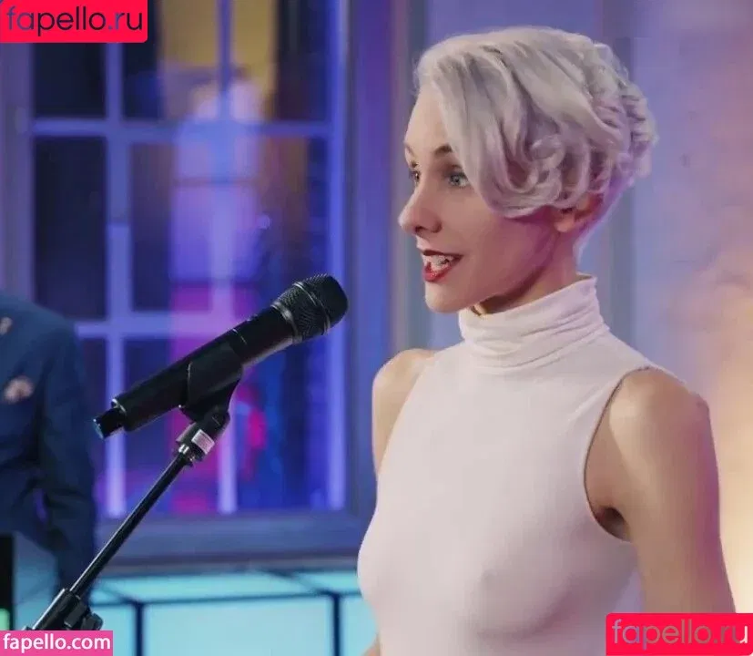 Lisa Eckhart / fraueckhart Onlyfans Photo Gallery 