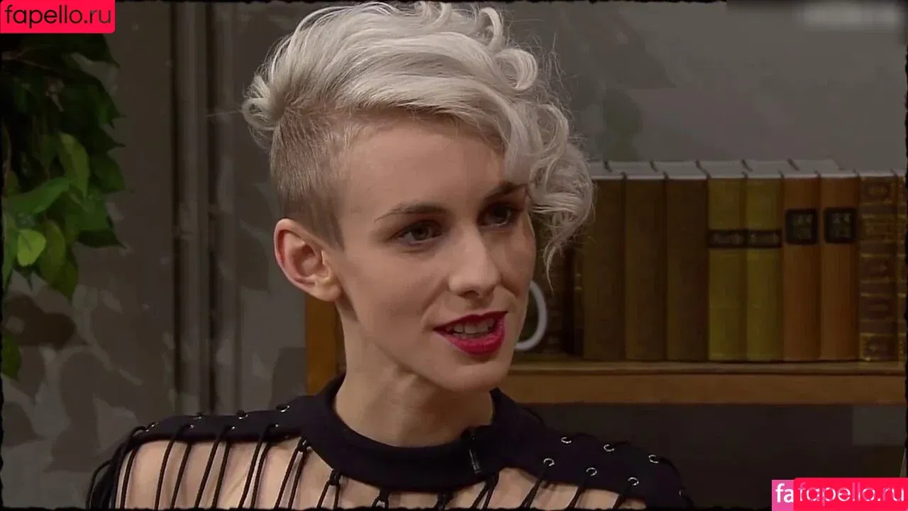 Lisa Eckhart / fraueckhart Onlyfans Photo Gallery 