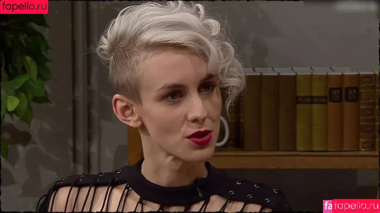 Lisa Eckhart / fraueckhart Onlyfans Photo Gallery 