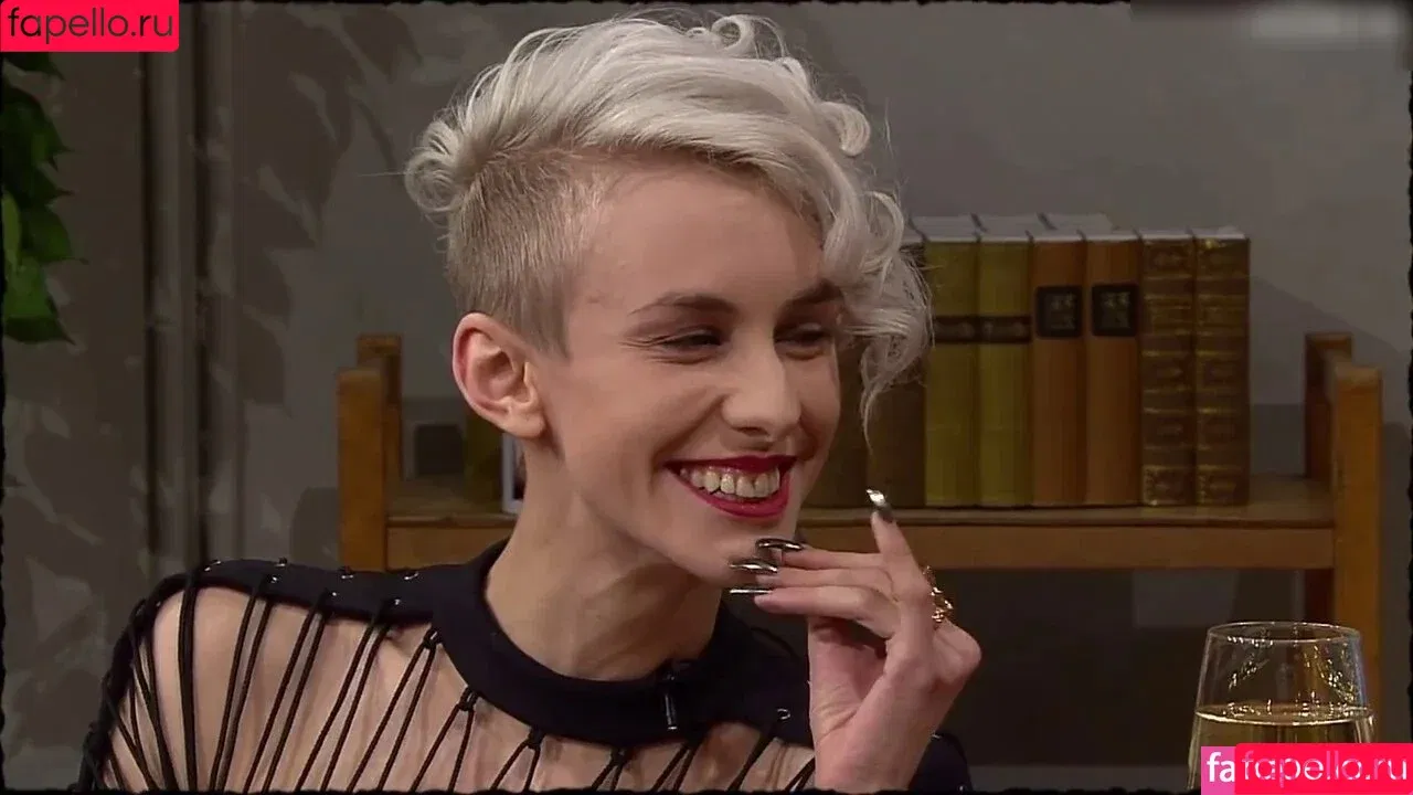 Lisa Eckhart / fraueckhart Onlyfans Photo Gallery 