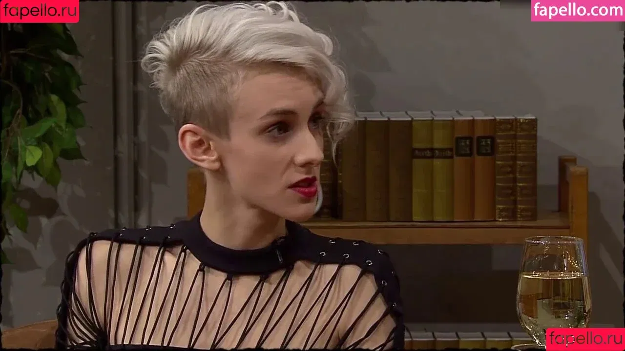 Lisa Eckhart / fraueckhart Onlyfans Photo Gallery 