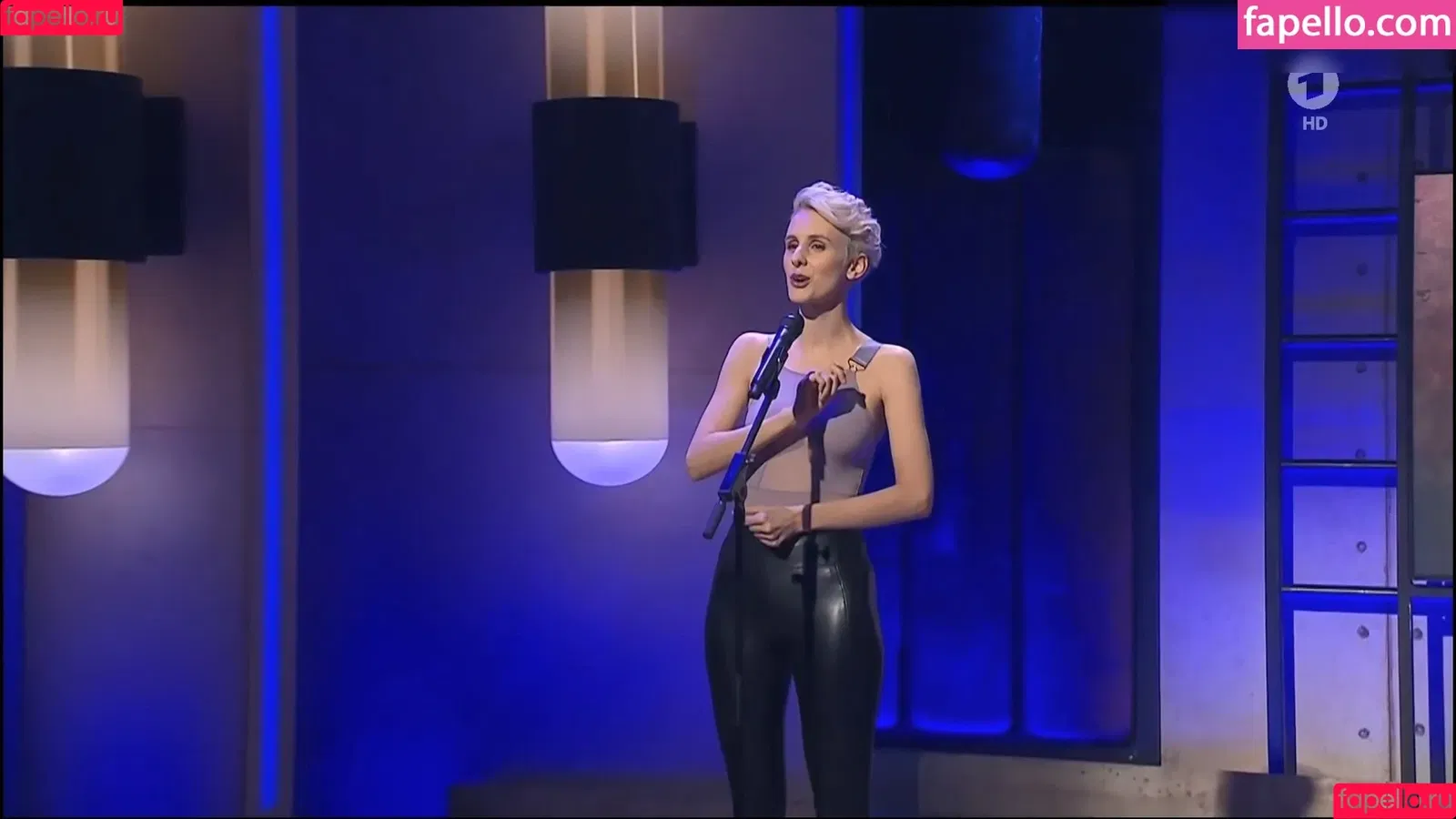 Lisa Eckhart / fraueckhart Onlyfans Photo Gallery 