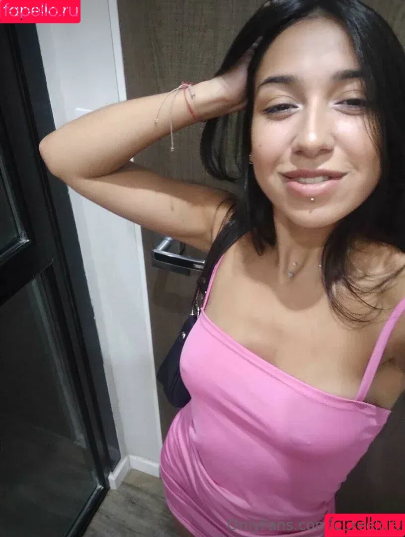 Lola / cuteelola Onlyfans Photo Gallery 