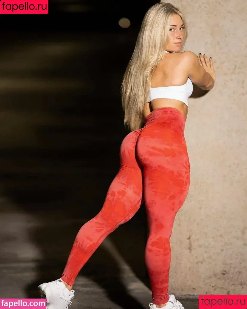 MisscarriejuneVIP / https: / misscarriejune._ Onlyfans Photo Gallery 