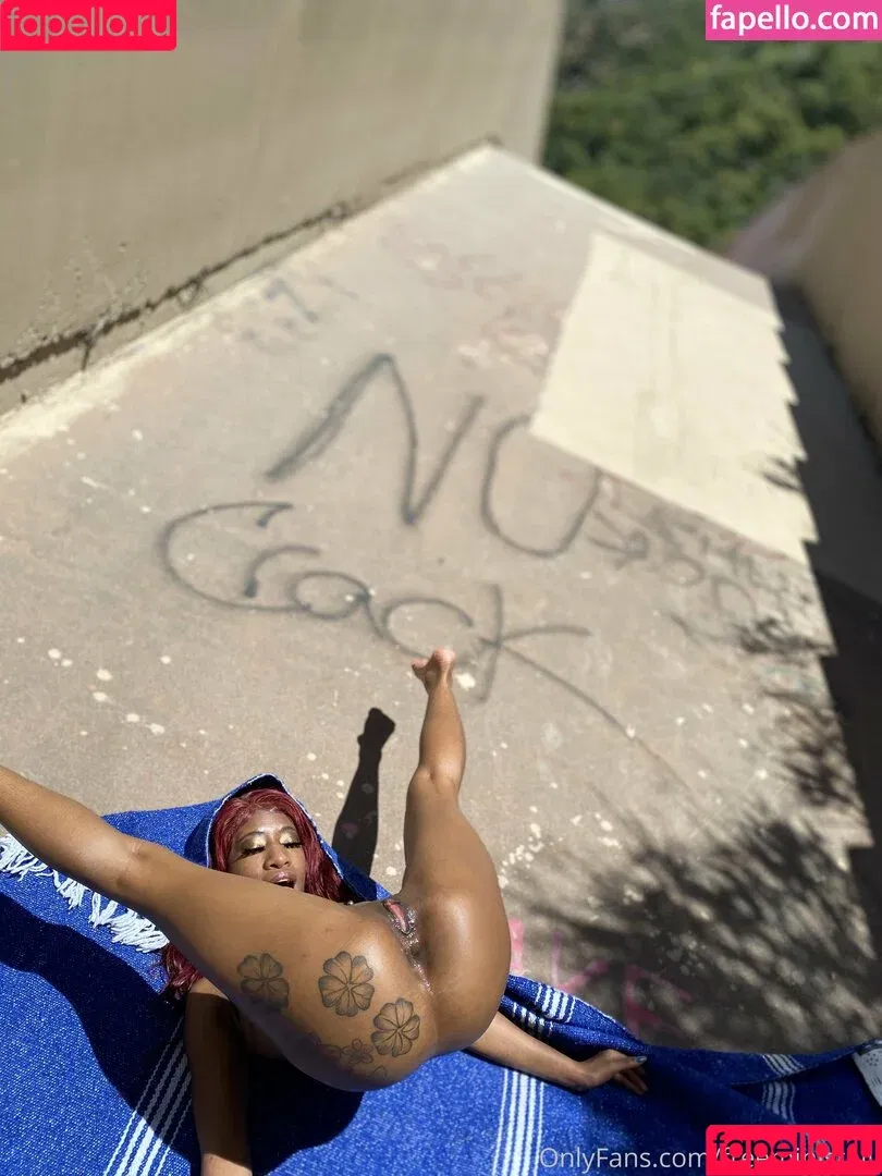 freeministalli / freetheeministalli Onlyfans Photo Gallery 