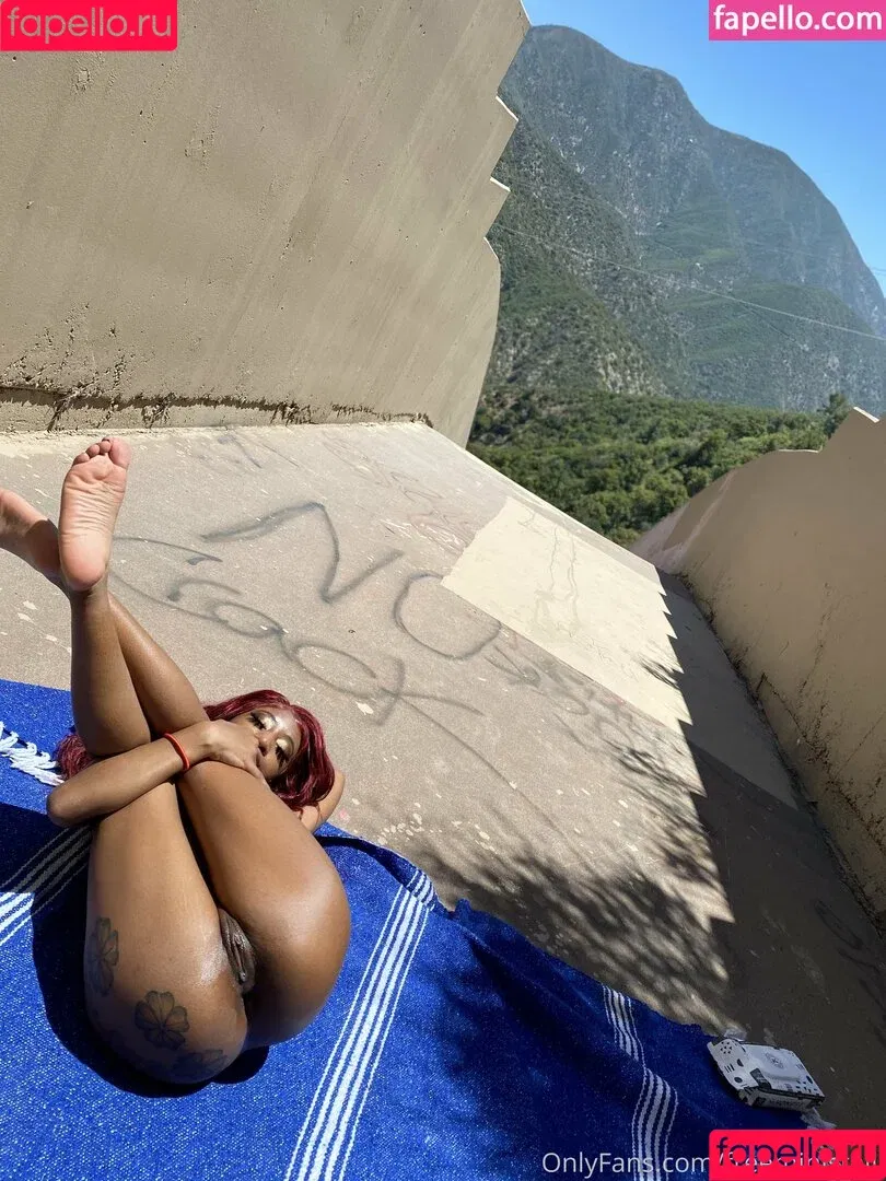 freeministalli / freetheeministalli Onlyfans Photo Gallery 