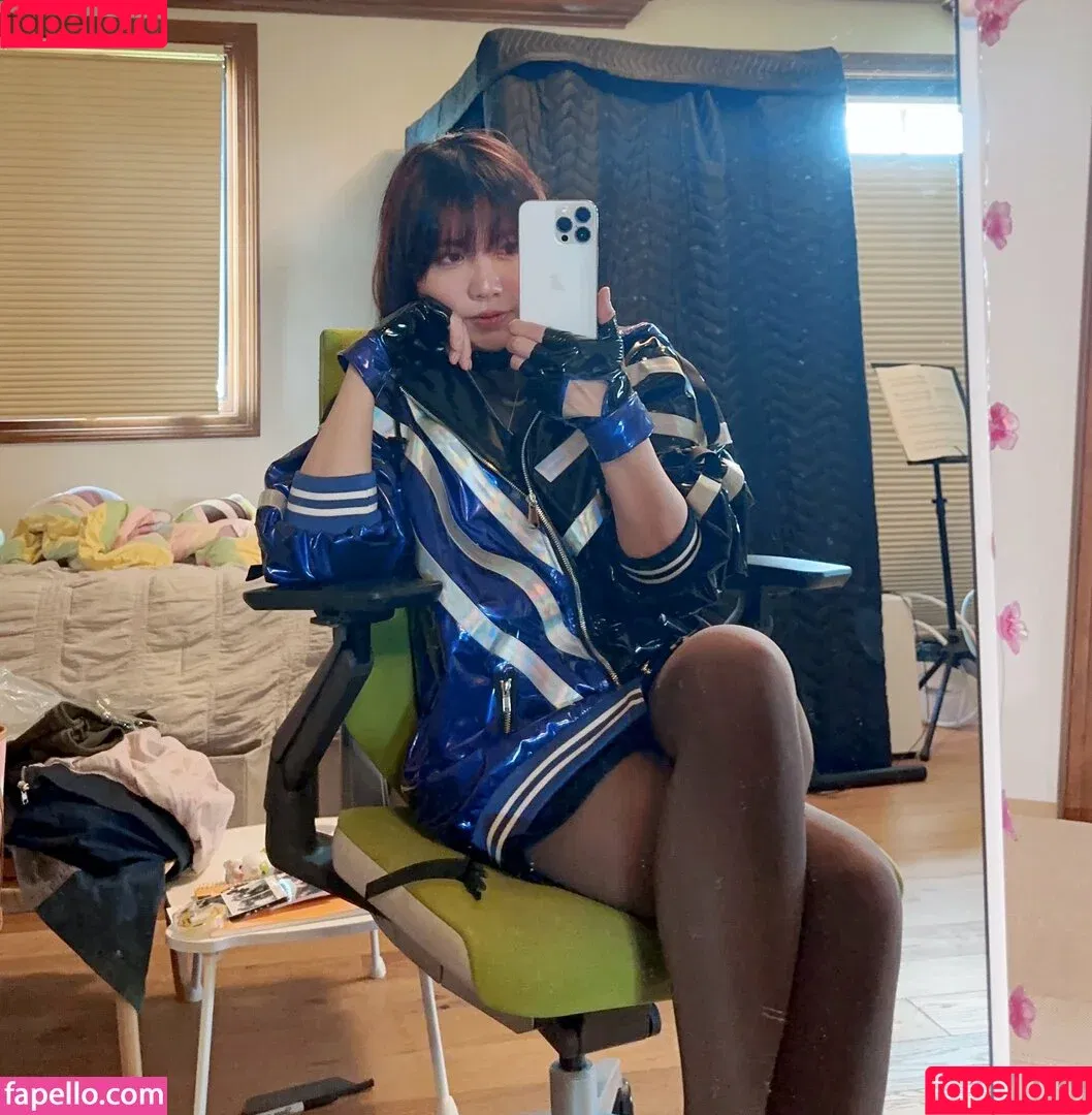 LilyPichu / onlysaber Onlyfans Photo Gallery 