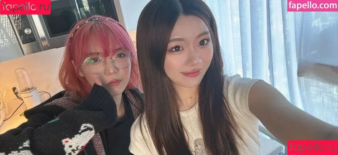 LilyPichu / onlysaber Onlyfans Photo Gallery 