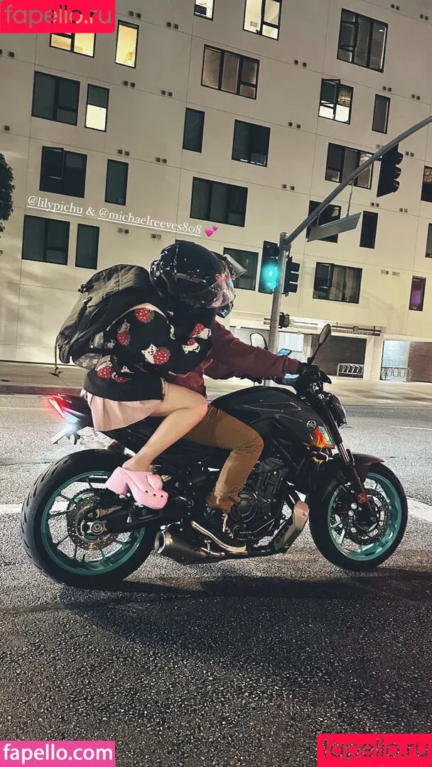 LilyPichu / onlysaber Onlyfans Photo Gallery 