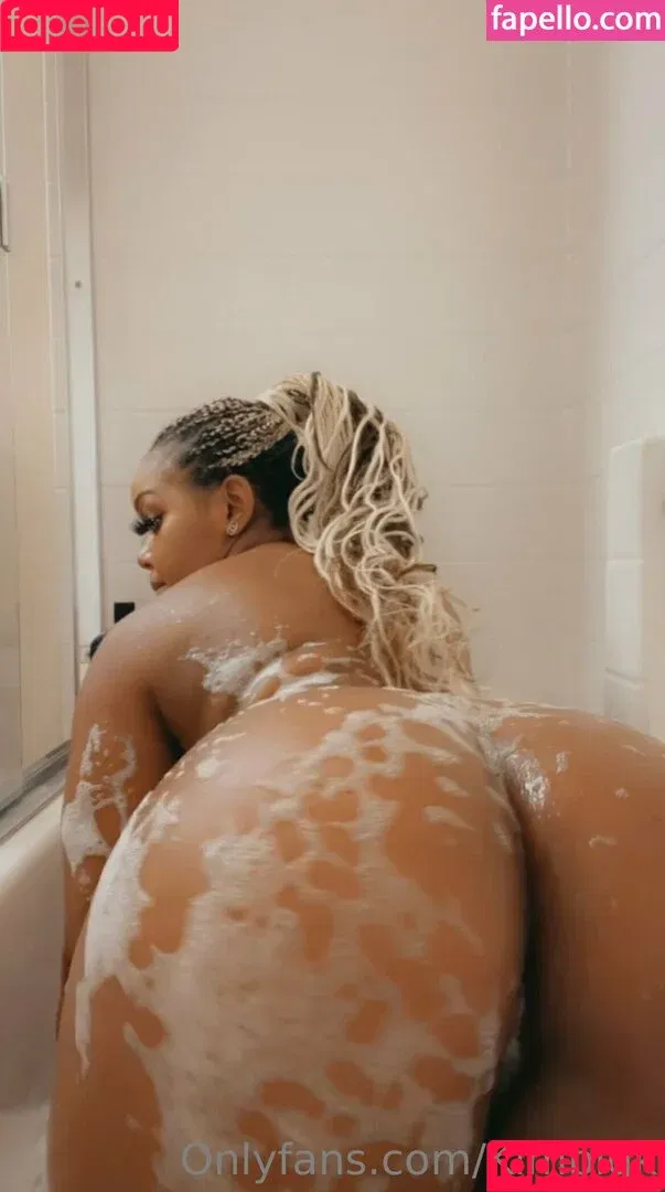 thesymbolofkim Onlyfans Photo Gallery 