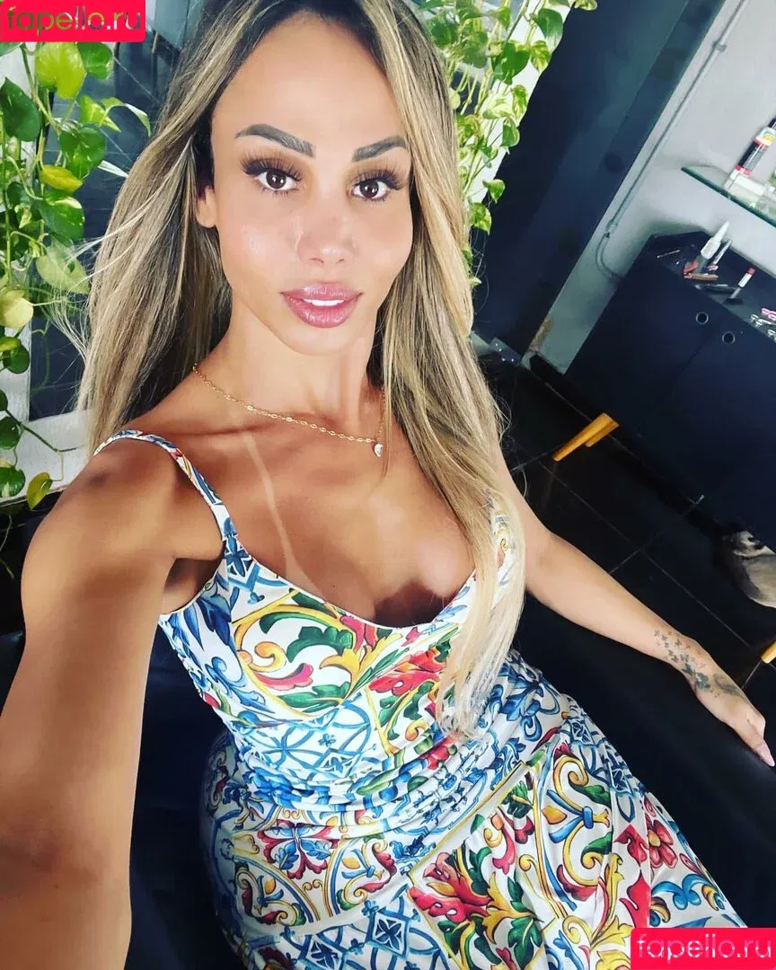 Agatha Ferraz / agathaferraz11 / agathaferraz2official / agathaferrazgyn Onlyfans Photo Gallery 