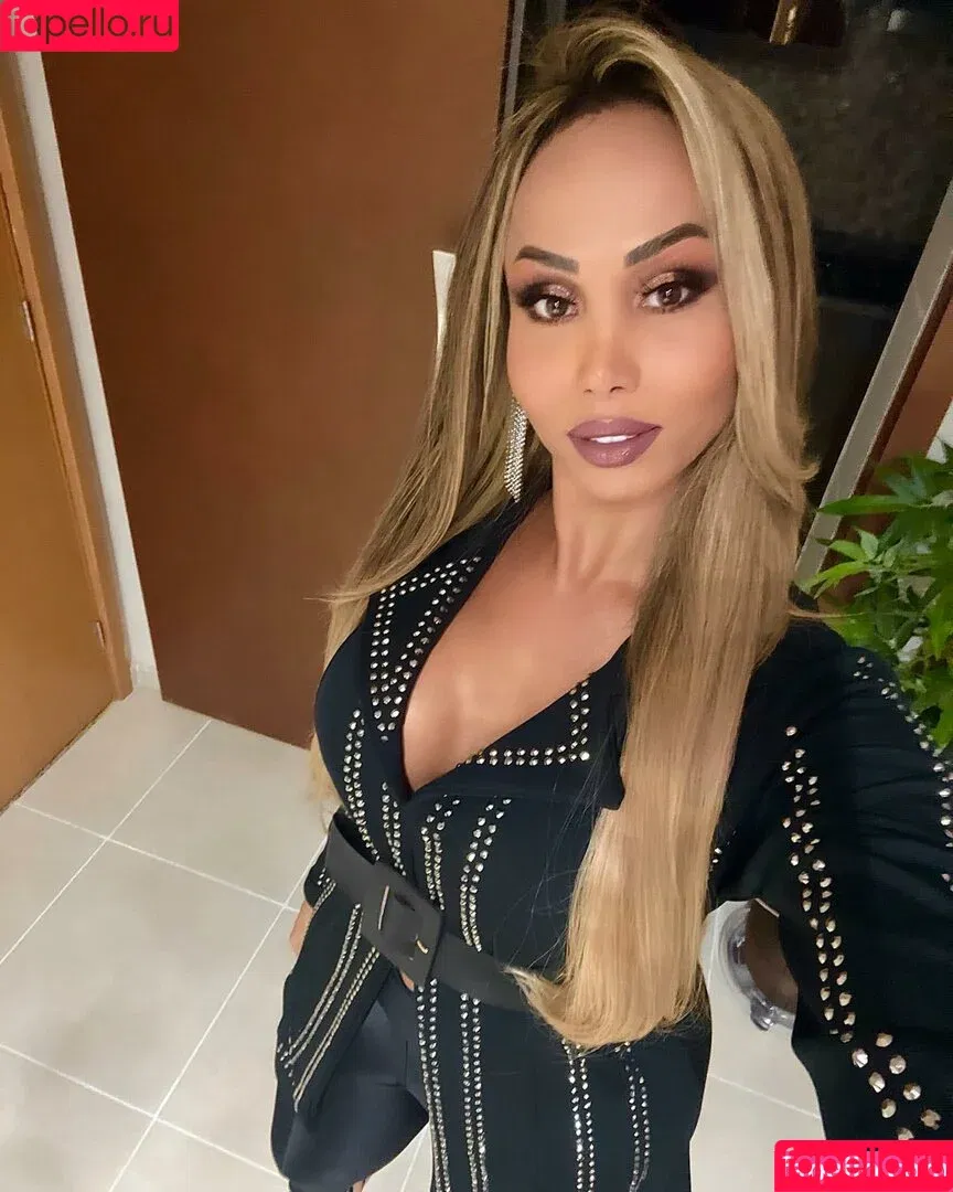 Agatha Ferraz / agathaferraz11 / agathaferraz2official / agathaferrazgyn Onlyfans Photo Gallery 