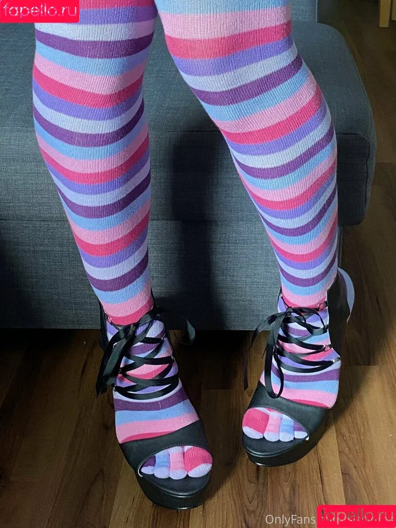 rinapinaaa / rinavolpina Onlyfans Photo Gallery 