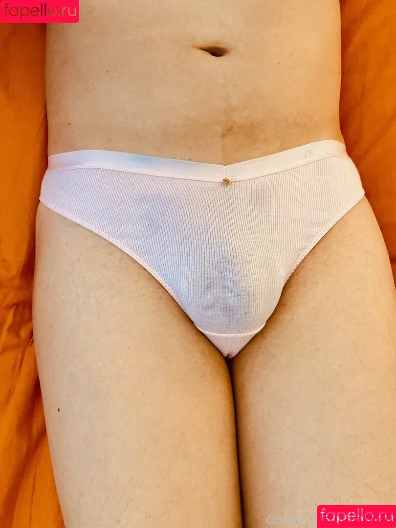 rinapinaaa / rinavolpina Onlyfans Photo Gallery 