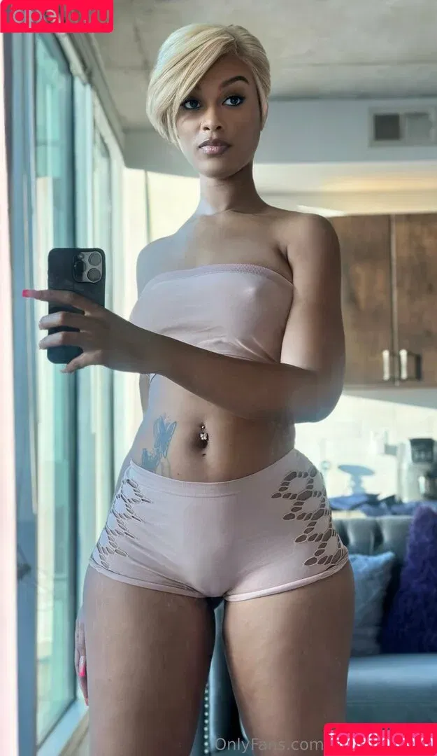 bombshell.xx / xx.bombshell Onlyfans Photo Gallery 